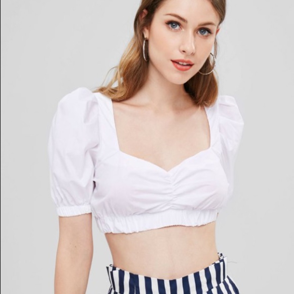 White puff sleeve crop top